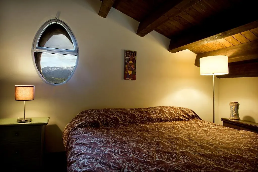 Casa Margaret Villa Collesano 0*,